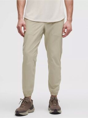 Lululemon - License to train jogger tapered fit